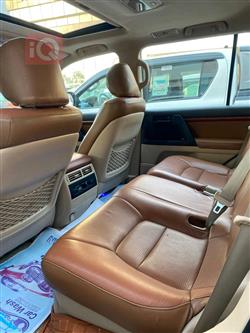 تۆیۆتا لاند کروزەر